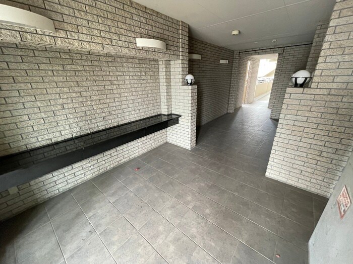 エントランス部分 ルネス・サリ－ト