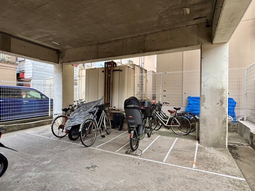駐輪場 西新町マンション