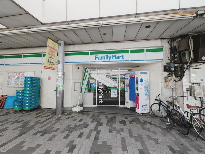 ファミリーマート(コンビニ)まで410m S-RESIDENCE大阪九条North