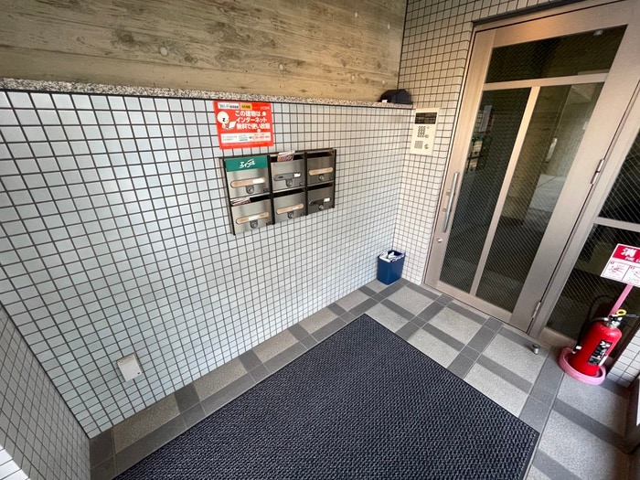 エントランス部分 ファミ－ル１６