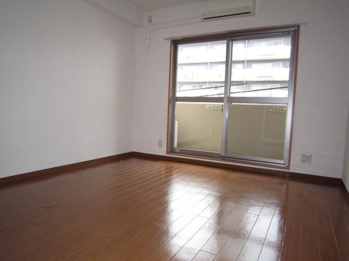 居室 ア－ト衣笠