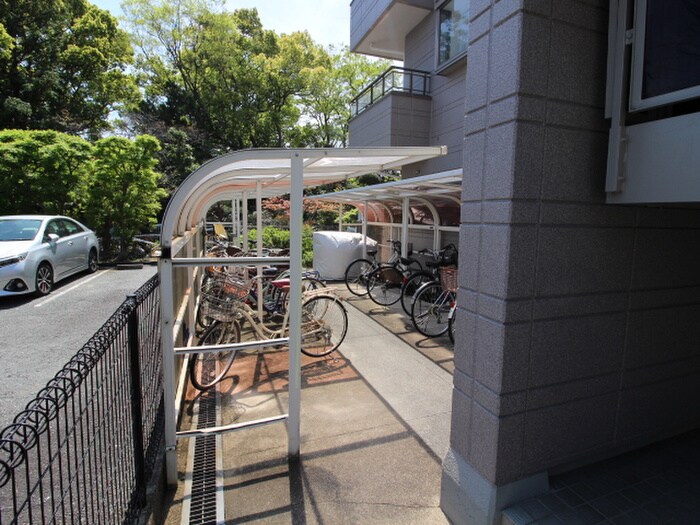 駐輪場 ラークコート山本