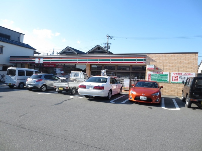 セブンレイブン(コンビニ)まで280m メルベーユ三丘