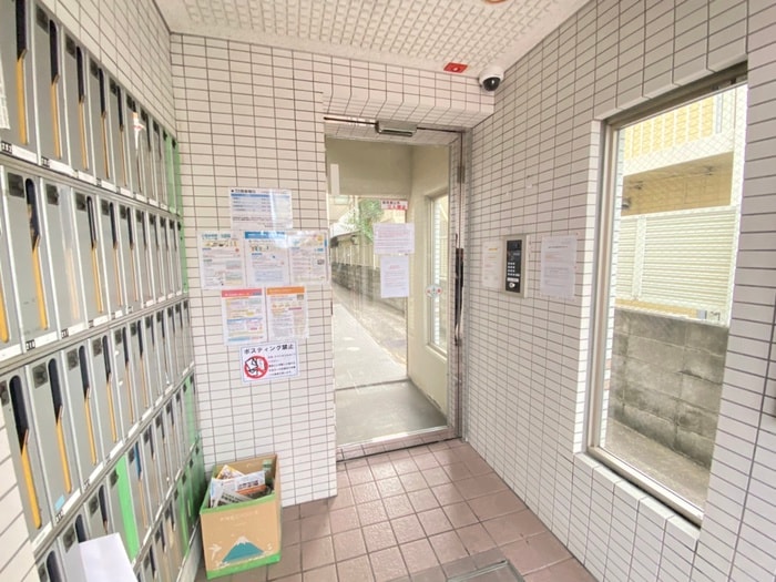 エントランス部分 ラ・フロ－ル小山