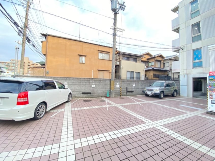 駐車場 ラ・フロ－ル小山