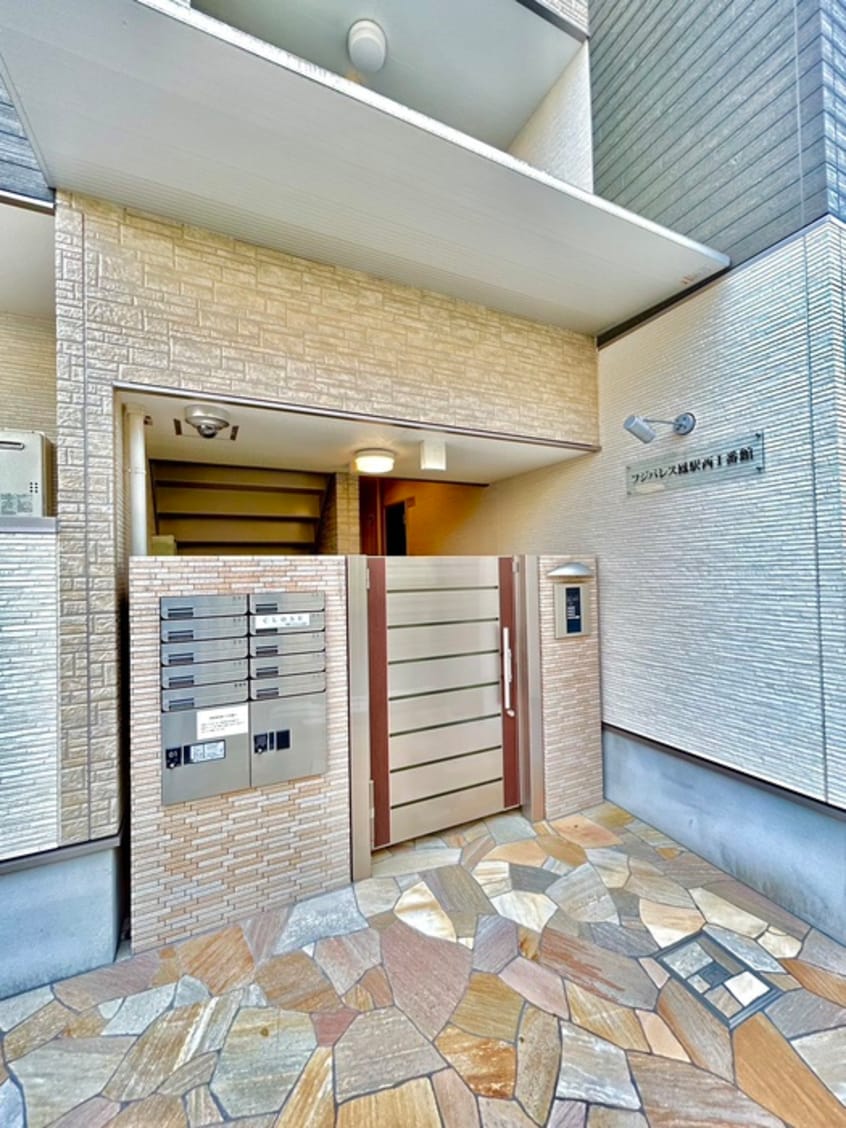 エントランス部分 ﾌｼﾞﾊﾟﾚｽ鳳駅西Ⅰ番館