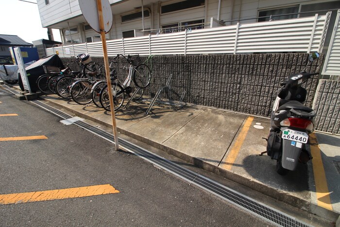 駐輪場 アルデール富田