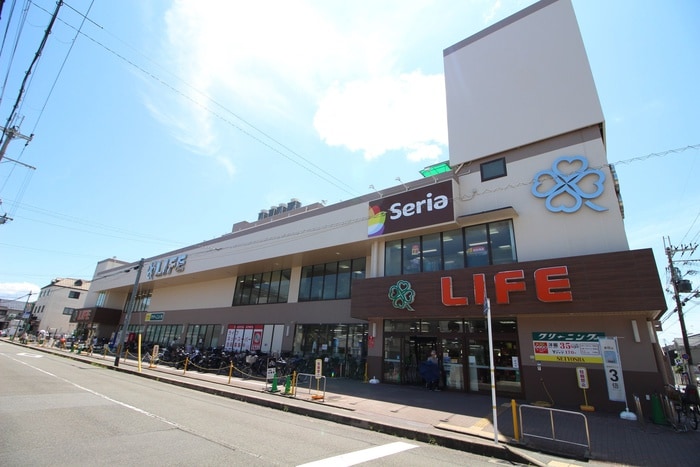 ライフ(スーパー)まで493m アルカサール西高田