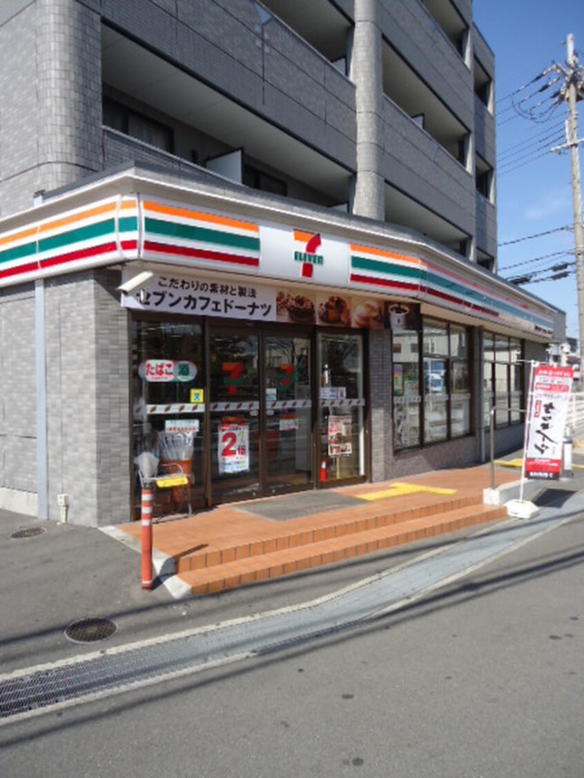 セブンイレブン　門真運転試験場前店(コンビニ)まで1m コンフォール柳田