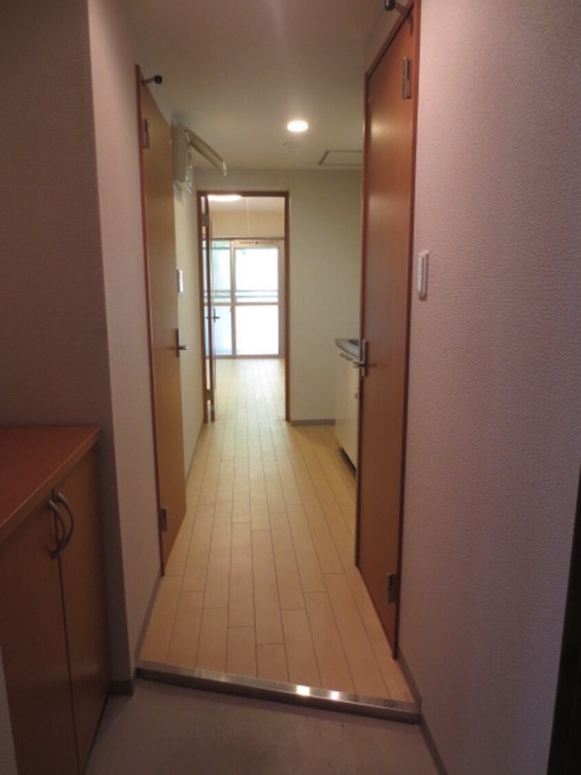 玄関 ロ－タスコ－ト