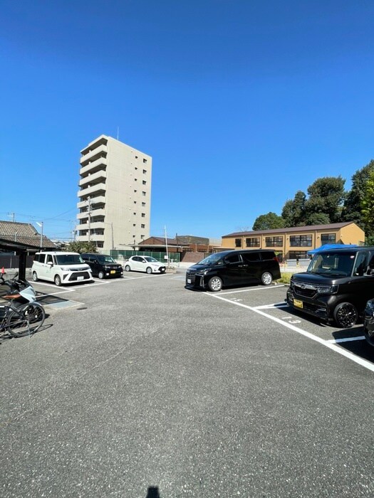 駐車場 アンプル－ルフラ－リッシュ