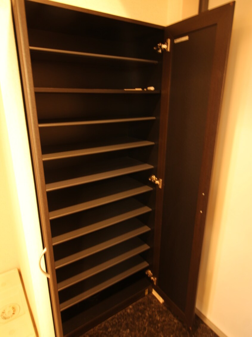 靴箱 CITY SPIRE北梅田