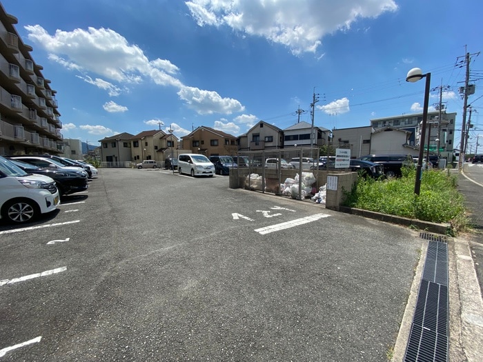 駐車場 シャルル津田