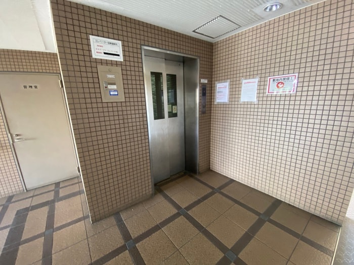 エントランス部分 シャルル津田