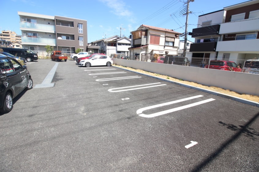 駐車場 CREST　K