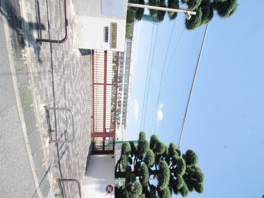 豊南小学校(小学校)まで396m CREST　K