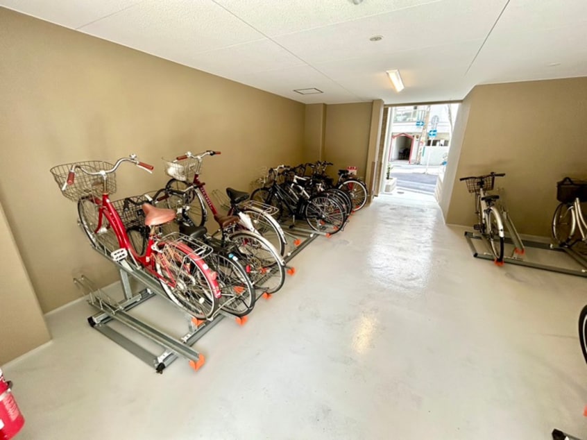 駐輪場 レオンコンフォート十三