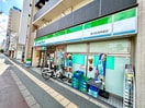 ファミリーマート淀川区役所前(コンビニ)まで70m レオンコンフォート十三