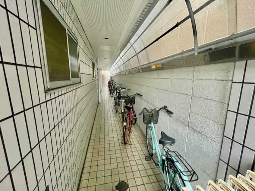 駐輪場 ラウンド　ツウ　オオギ