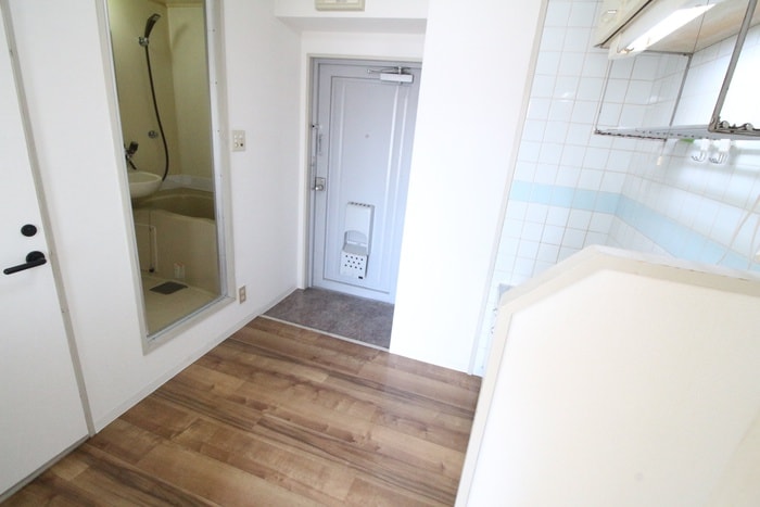 玄関 ラウンド　ツウ　オオギ