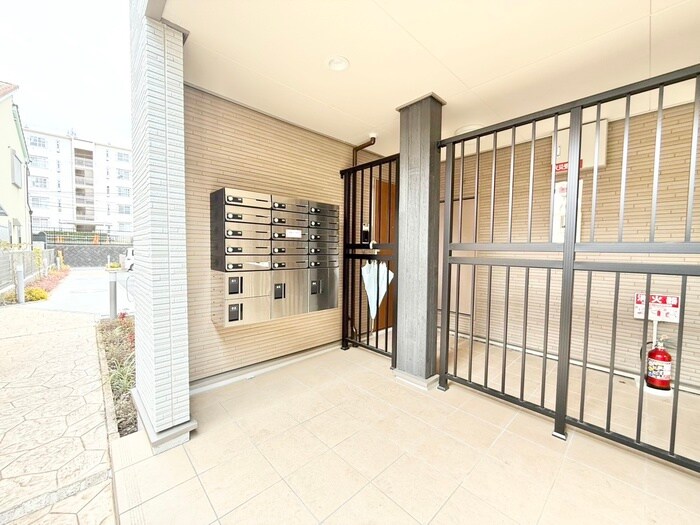 エントランス部分 プティグレーヌ久御山