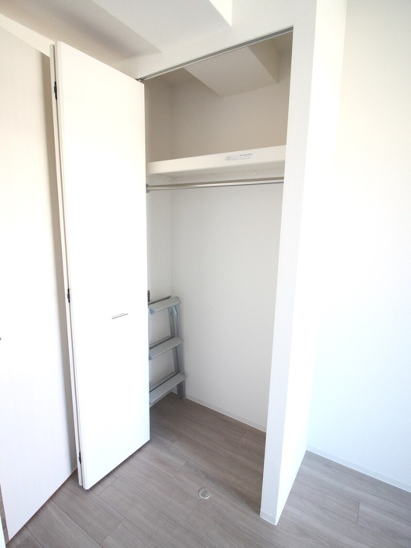 収納 セレニテ三国プリエ