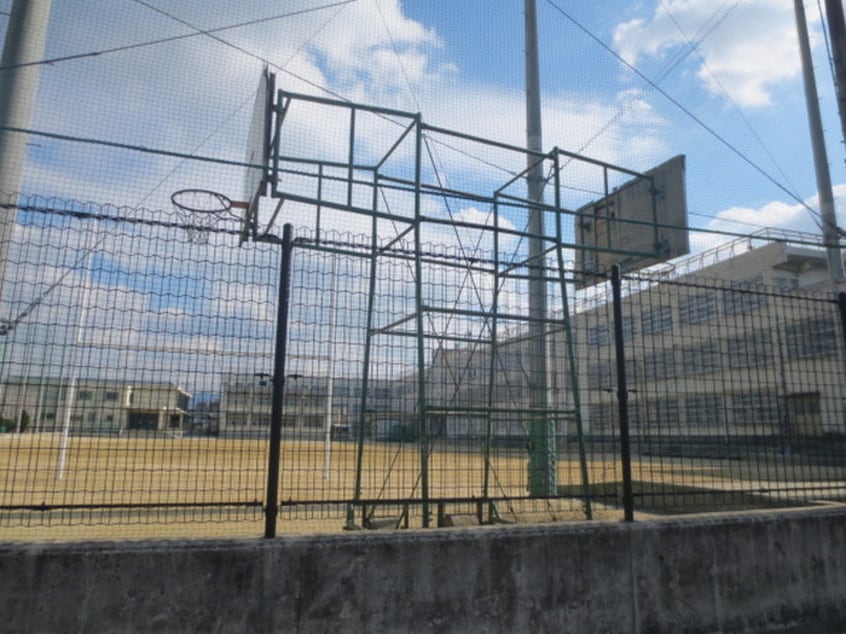 東大阪市立弥刀中学校(中学校/中等教育学校)まで558m エステマ－ル弥刀