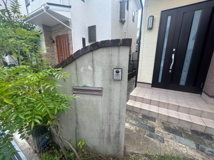 エントランス部分 箕面市小野原東５丁目一戸建