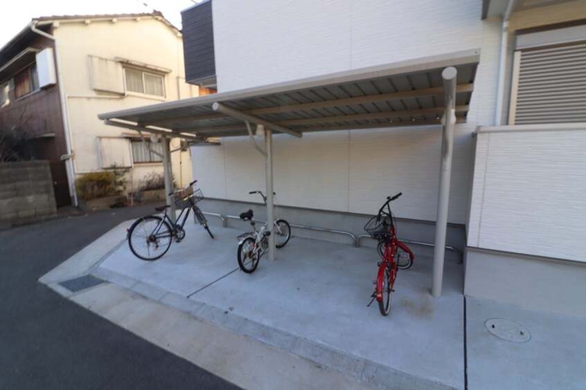 駐輪場 ACROSS GRADO