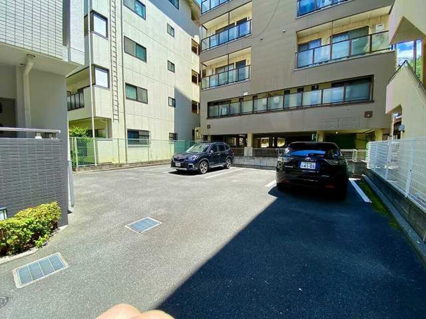 駐車場 イ－・ウエスト