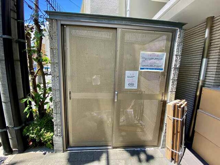 その他 イ－・ウエスト