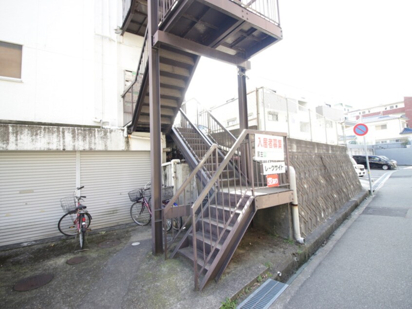 エントランス部分 マンション レークサイド