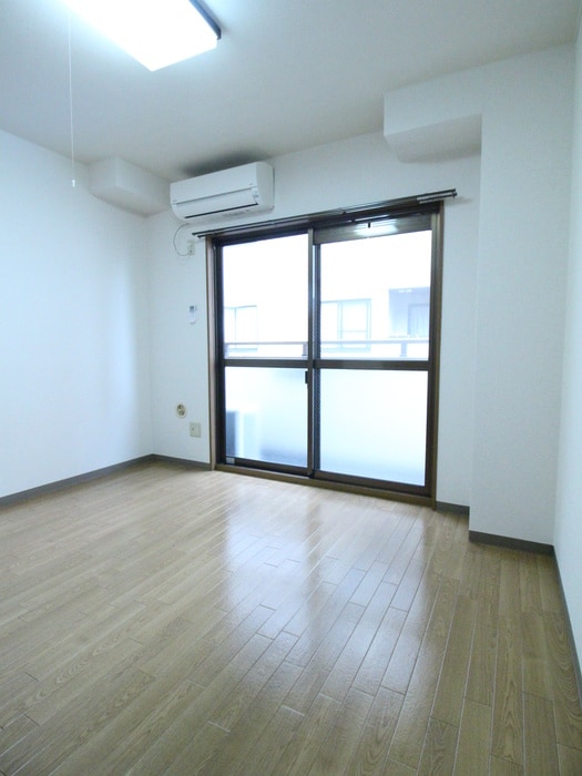 居室 ストゥーディオ春日丘