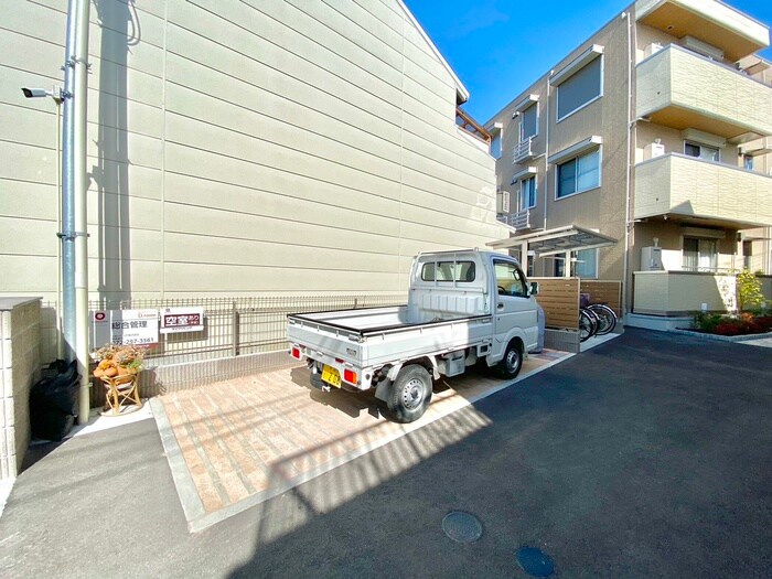駐車場 シャルマン東三国ケ丘