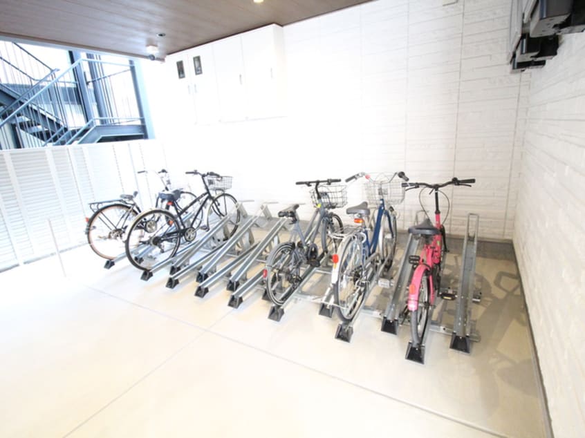 駐輪場 ハウオリ江坂