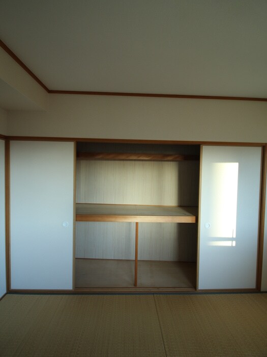 収納 新橋ハ－バ－