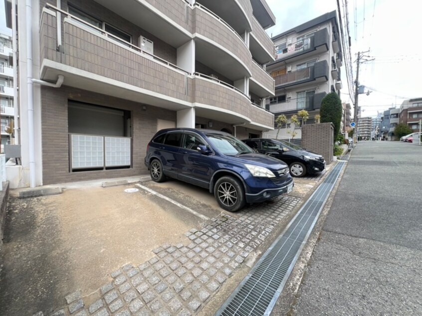 駐車場 こすもらいふ緑地公園