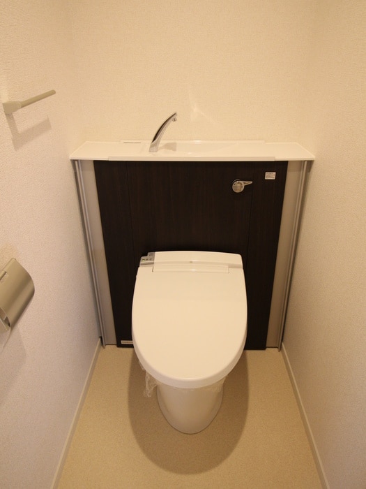 トイレ シェモワ八尾