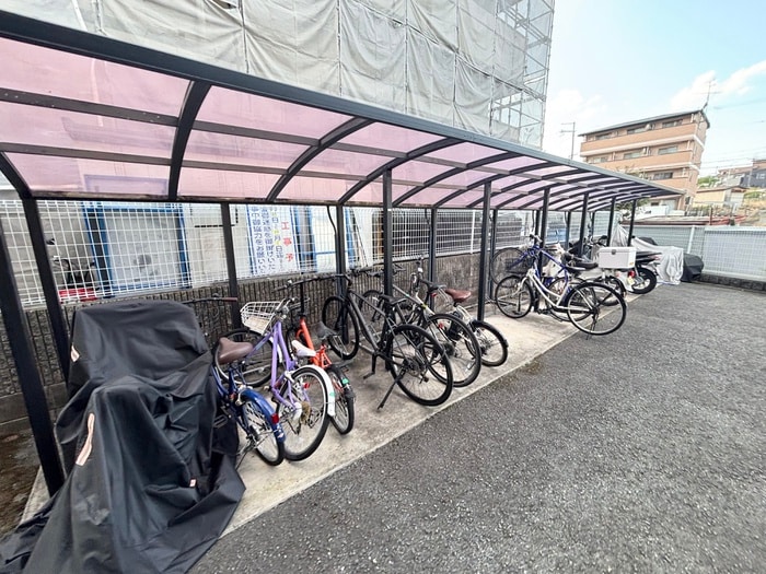 駐輪場 シャルム岡本