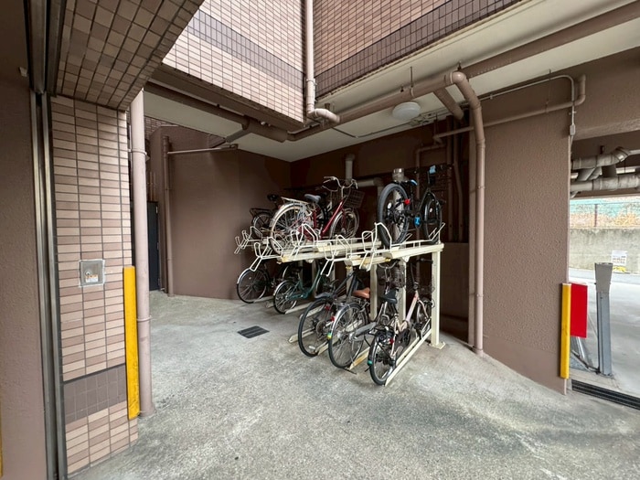 駐輪場 ローレル岡本南（701）