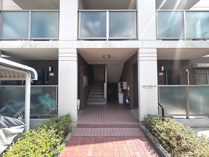 エントランス部分 カ－サトリア－デⅢ