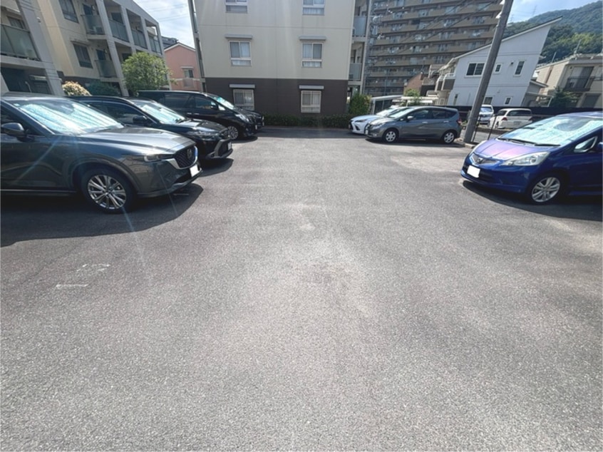 駐車場 カ－サトリア－デⅢ