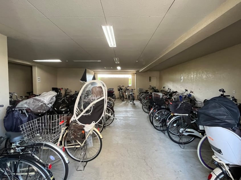 駐輪場 エバンタイユ