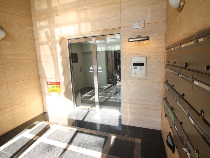エントランス部分 下堤谷口マンション
