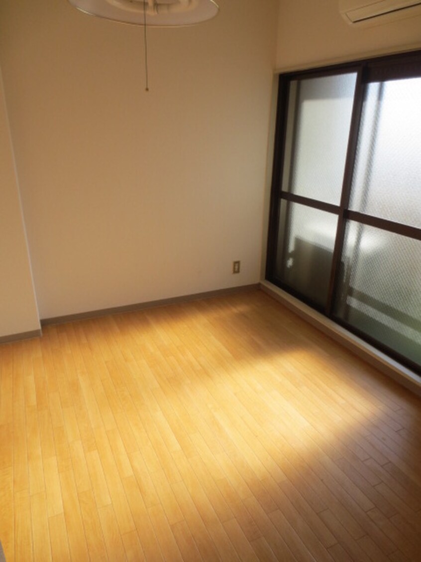 居室 信和マンション