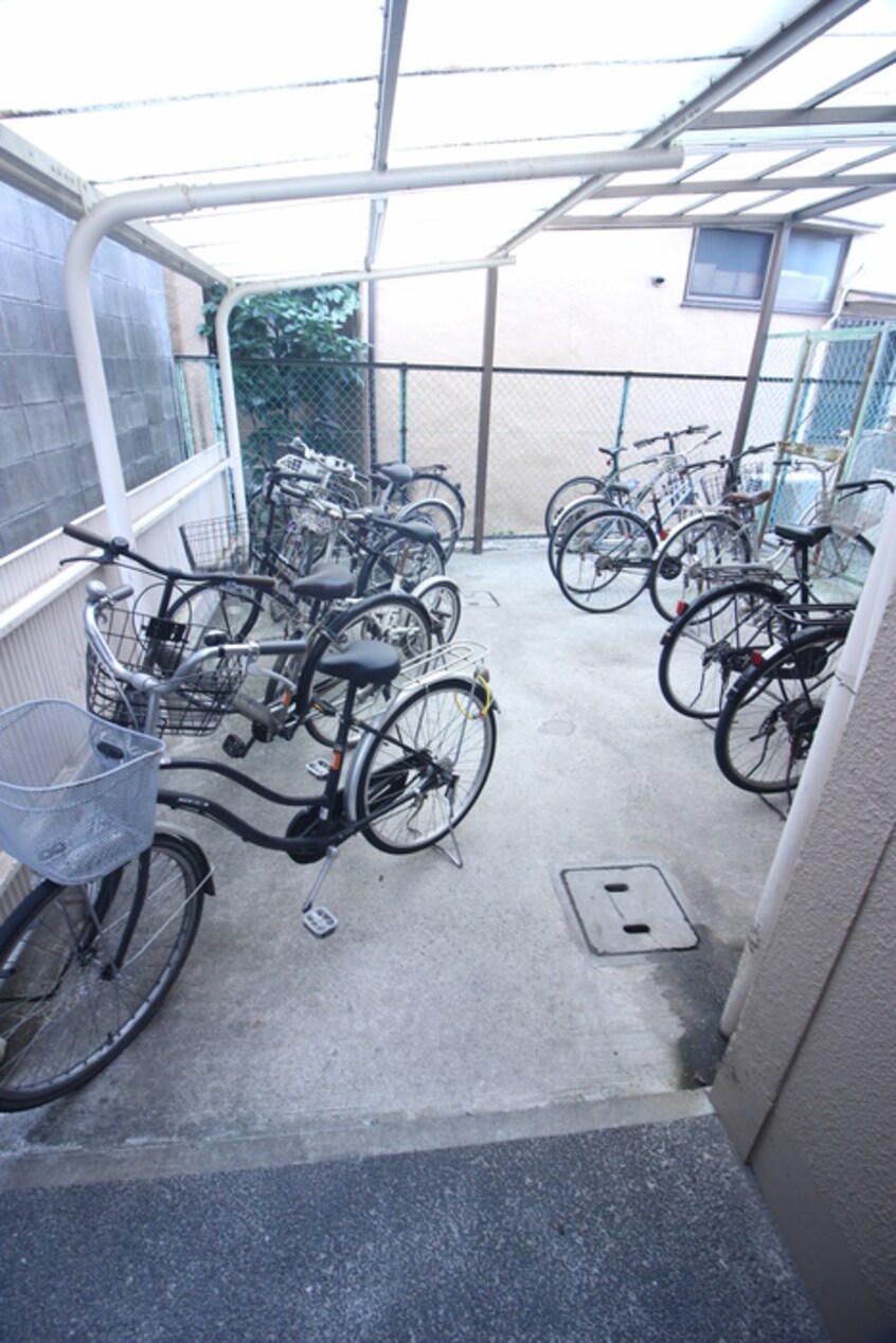駐輪場 アンドライフ１１