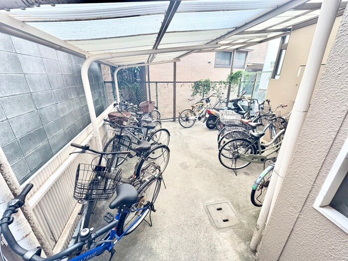 駐輪場 アンドライフ１１