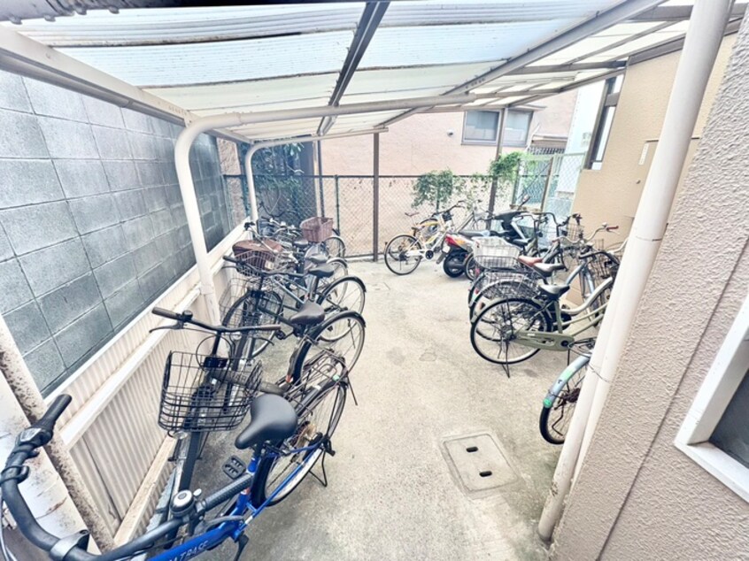 駐輪場 アンドライフ１１