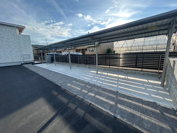 駐輪場 アット横小路