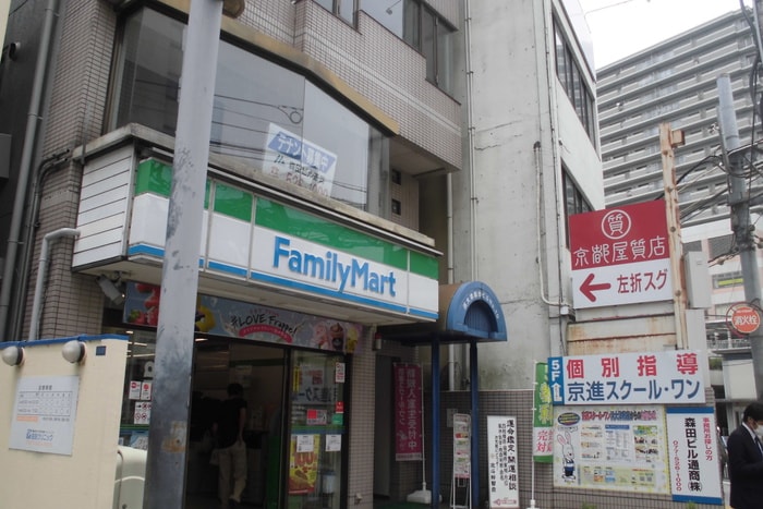 ファミリーマートびわこ浜大津駅前店(コンビニ)まで400m エンゼルプラザ大津長等